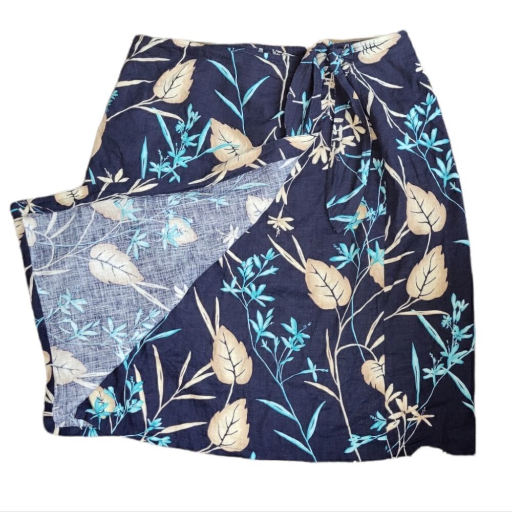 First Issue A Liz Claiborne Company Wrap Floral Mini Skirt